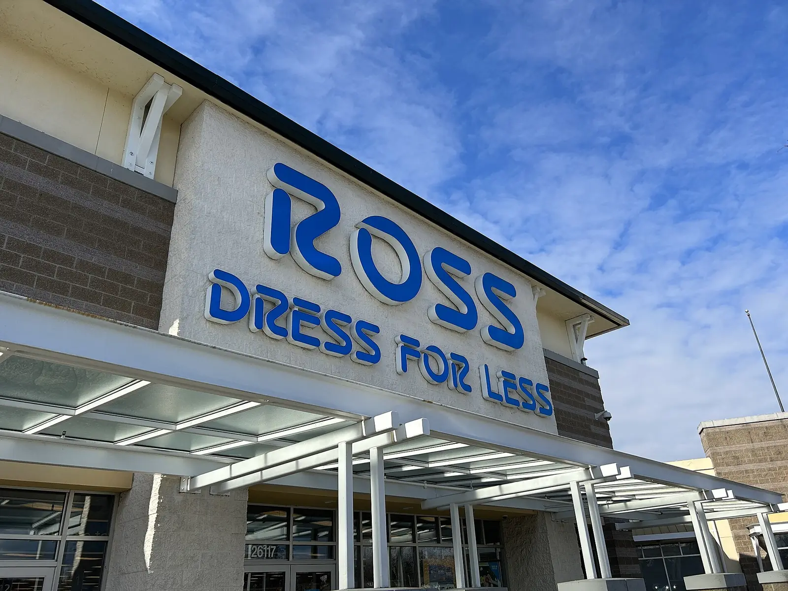 ロス・ドレス・フォー・レスの店の正面の看板